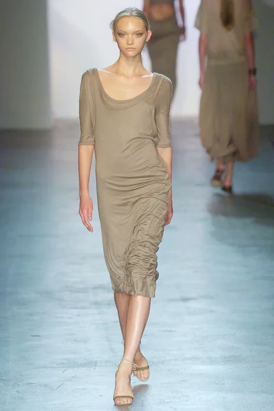 Look 3